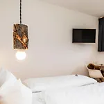 Haus Deutinger Bed & Breakfast 3*