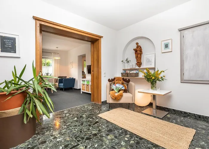 לינה וארוחת בוקר Haus Deutinger 3*